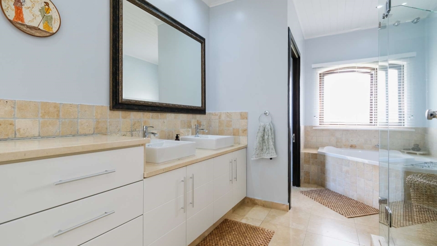 5 Bedroom Property for Sale in Oubaai Western Cape